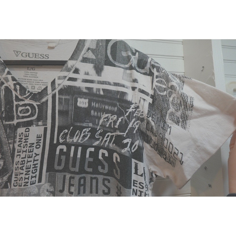 Guess 81 Script V-Neck T-Shirt Men's Large Los Angeles Streetwear Y2K Grunge Tee - Picture 5 of 8